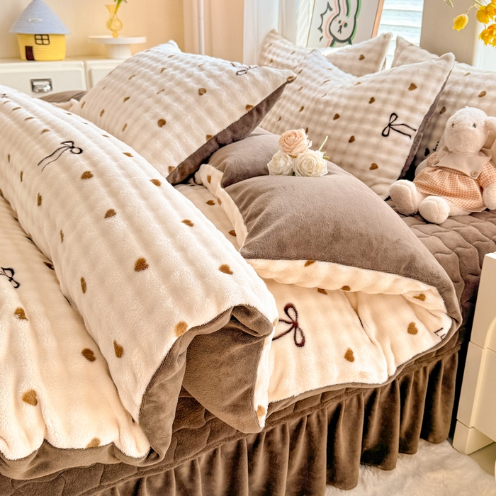 91家纺网 家纺一手货源 找家纺 金盛皇朝家纺 2025新款高克重仿兔毛泡泡牛奶绒床单床盖单件三件四件套 萌心点点