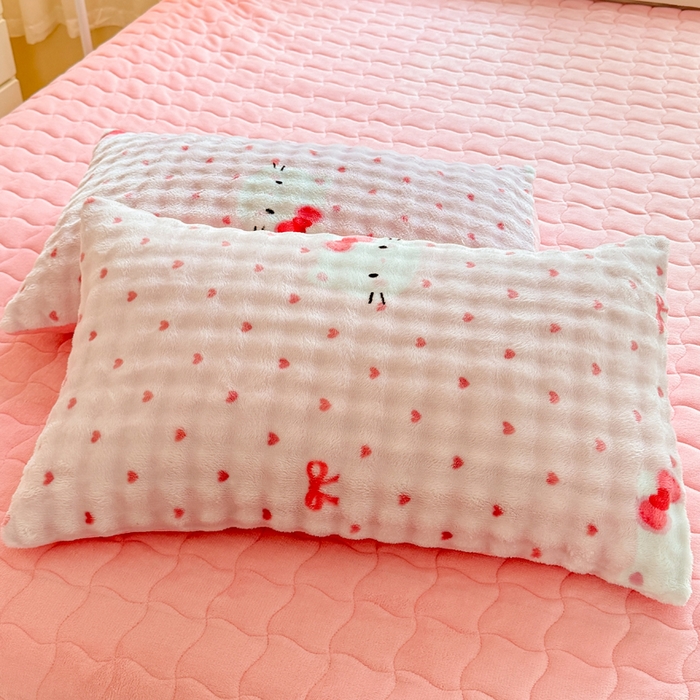 91家纺网 家纺一手货源 找家纺 金盛皇朝家纺 2025新款高克重仿兔毛泡泡牛奶绒床单床盖单件三件四件套 奶绒猫语