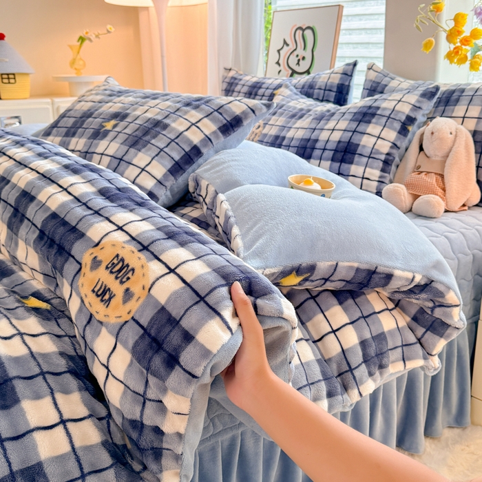 91家纺网 家纺一手货源 找家纺 金盛皇朝家纺 2025新款高克重仿兔毛泡泡牛奶绒床单床盖单件三件四件套 蓝格星语