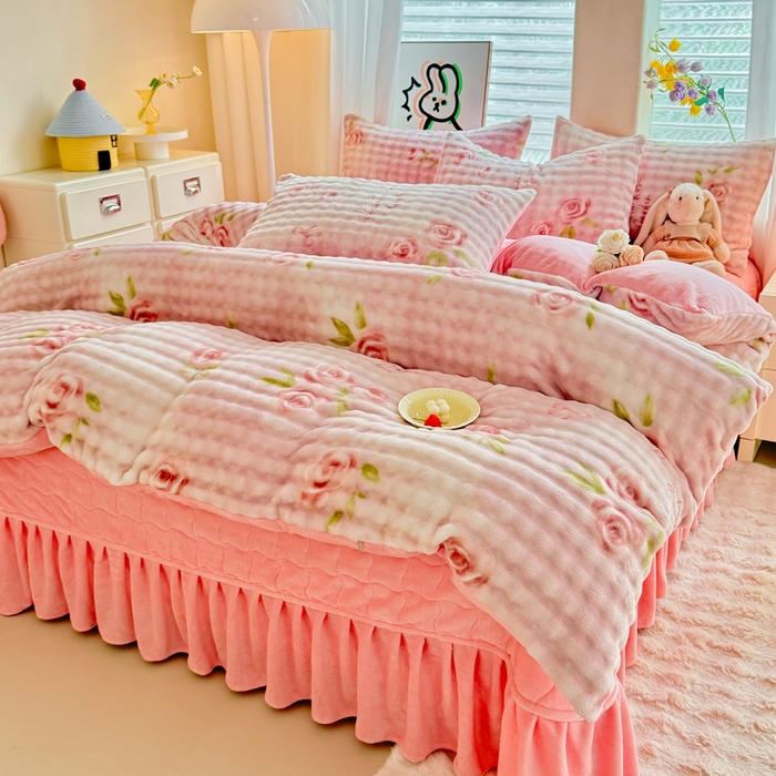 91家纺网 家纺一手货源 找家纺 金盛皇朝家纺 2025新款高克重仿兔毛泡泡牛奶绒床单床盖单件三件四件套 花辰月夕