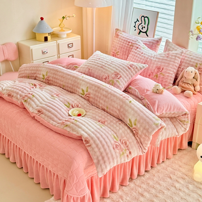 91家纺网 家纺一手货源 找家纺 金盛皇朝家纺 2025新款高克重仿兔毛泡泡牛奶绒床单床盖单件三件四件套 花辰月夕