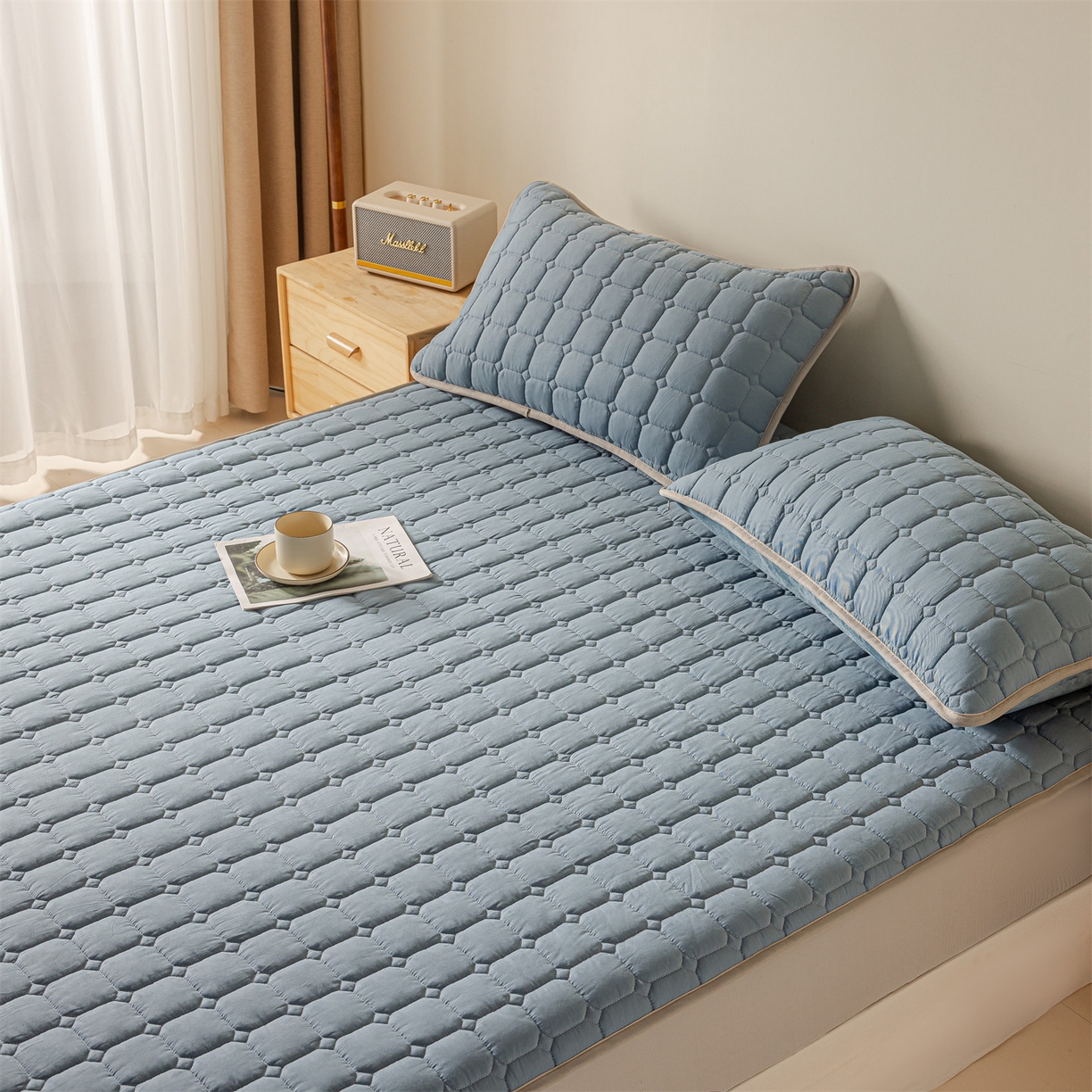 91家纺网 家纺一手货源 找家纺 2025新款全棉牛奶绒双面款夹棉床笠 雾霾蓝