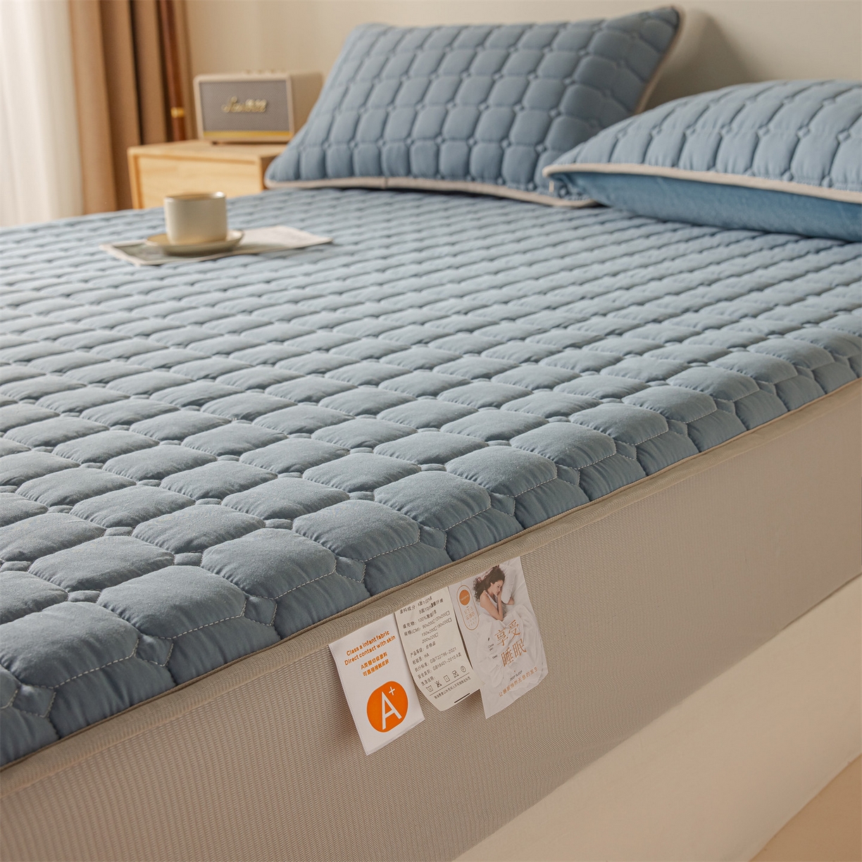 91家纺网 家纺一手货源 找家纺 2025新款全棉牛奶绒双面款夹棉床笠 雾霾蓝