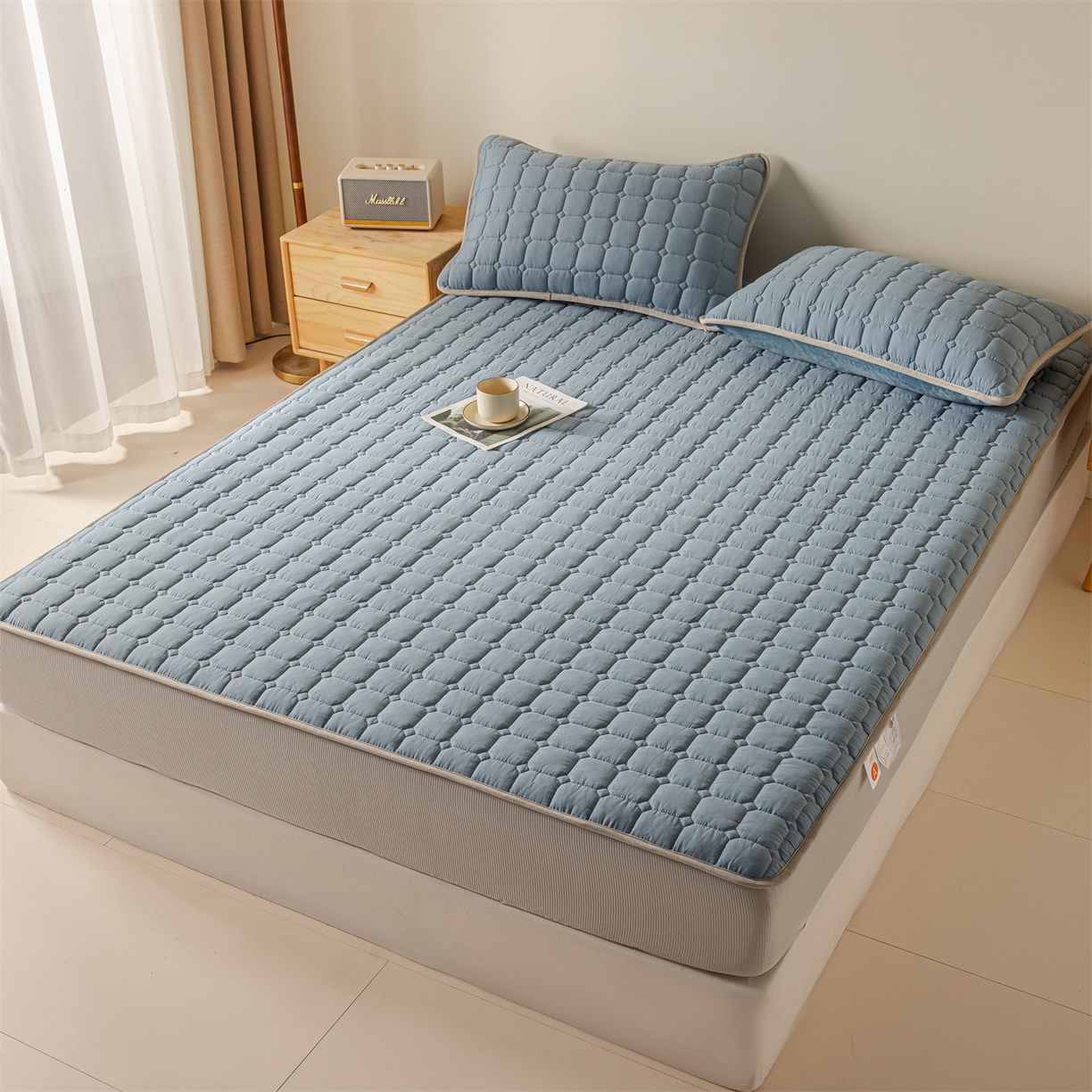 91家纺网 家纺一手货源 找家纺 2025新款全棉牛奶绒双面款夹棉床笠 雾霾蓝