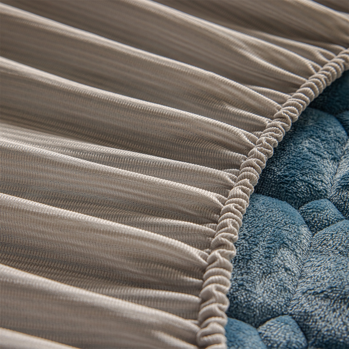 91家纺网 家纺一手货源 找家纺 2025新款全棉牛奶绒双面款夹棉床笠 雾霾蓝