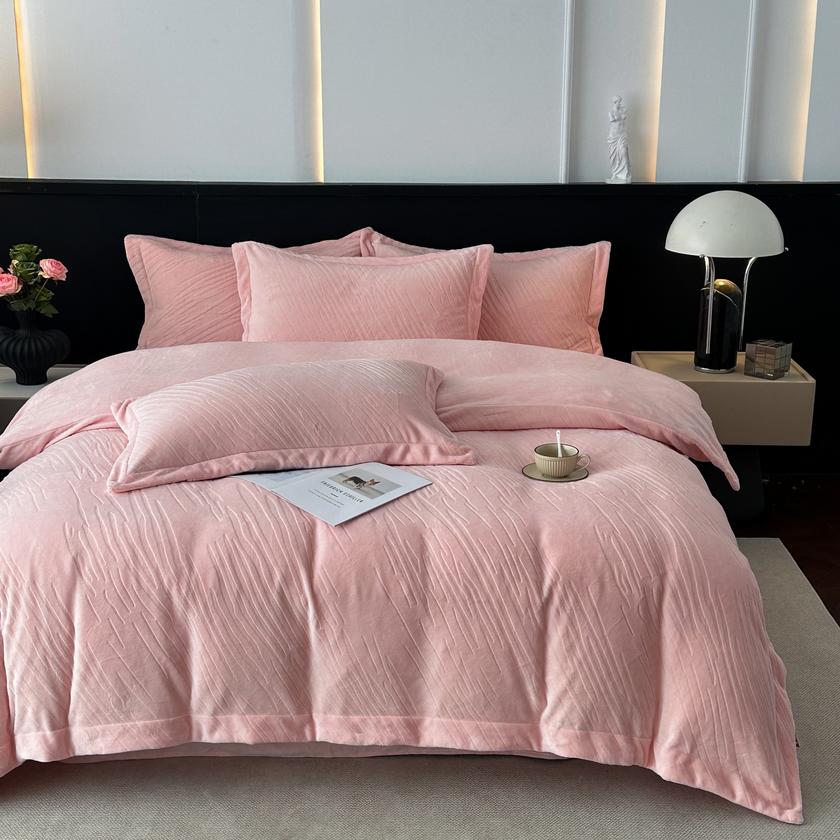 91家纺网 家纺一手货源 找家纺 （总）乐嘉盈 2025年新款纯色雕花牛奶绒四件套