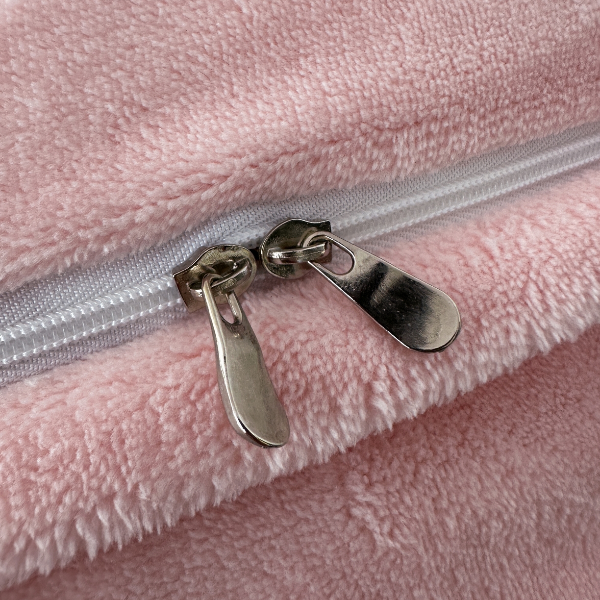 91家纺网 家纺一手货源 找家纺 （总）乐嘉盈 2025年新款纯色雕花牛奶绒四件套