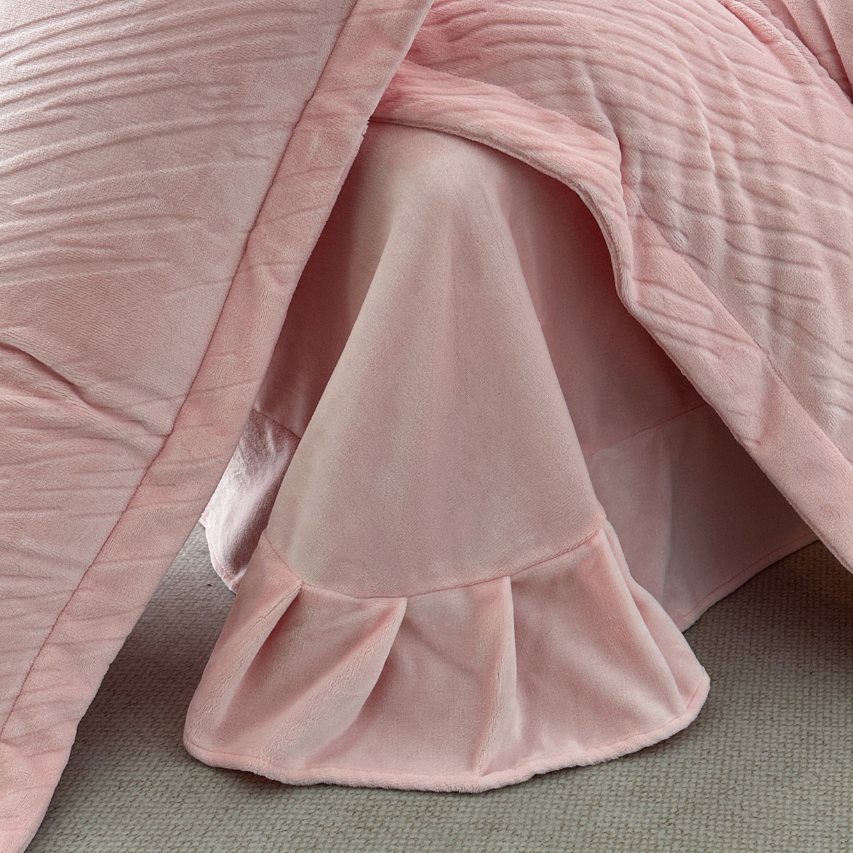 91家纺网 家纺一手货源 找家纺 （总）乐嘉盈 2025年新款纯色雕花牛奶绒四件套