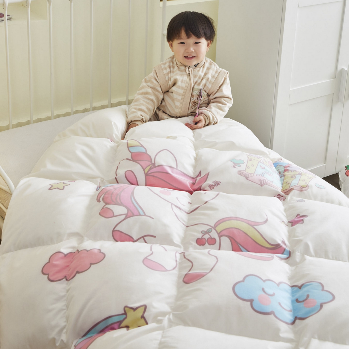 91家纺网 家纺一手货源 找家纺 暖羽屋羽绒馆 2025新款卡通国标95白鹅绒被芯羽绒被子1.5米 儿童羽绒被婴幼儿 学生鹅绒被 独角兽