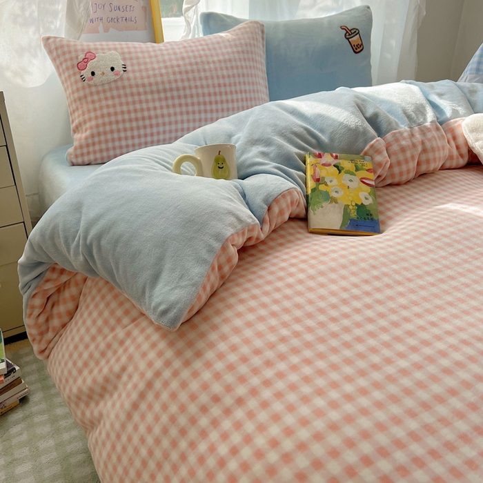 91家纺网 家纺一手货源 找家纺 （总）雨帆家纺 2025新款亲肤舒适可爱卡通牛奶绒毛巾绣四件套