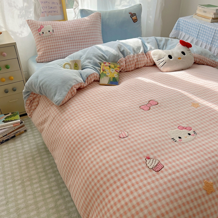 91家纺网 家纺一手货源 找家纺 （总）雨帆家纺 2025新款亲肤舒适可爱卡通牛奶绒毛巾绣四件套