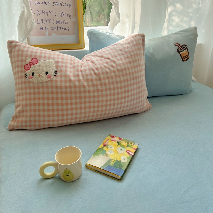 91家纺网 家纺一手货源 找家纺 （总）雨帆家纺 2025新款亲肤舒适可爱卡通牛奶绒毛巾绣四件套