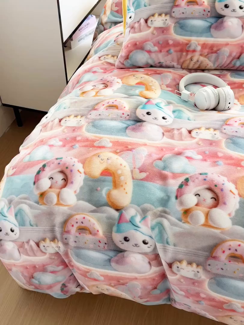 91家纺网 家纺一手货源 找家纺 潮邦创意家居 2025新款5D数码牛奶绒印花系列四件套 甜甜圈