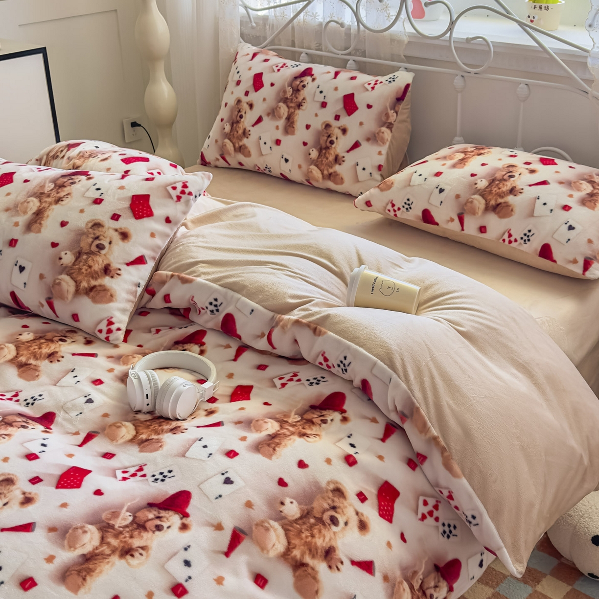 91家纺网 家纺一手货源 找家纺 潮邦创意家居 2025新款5D数码牛奶绒印花系列四件套 卡牌熊