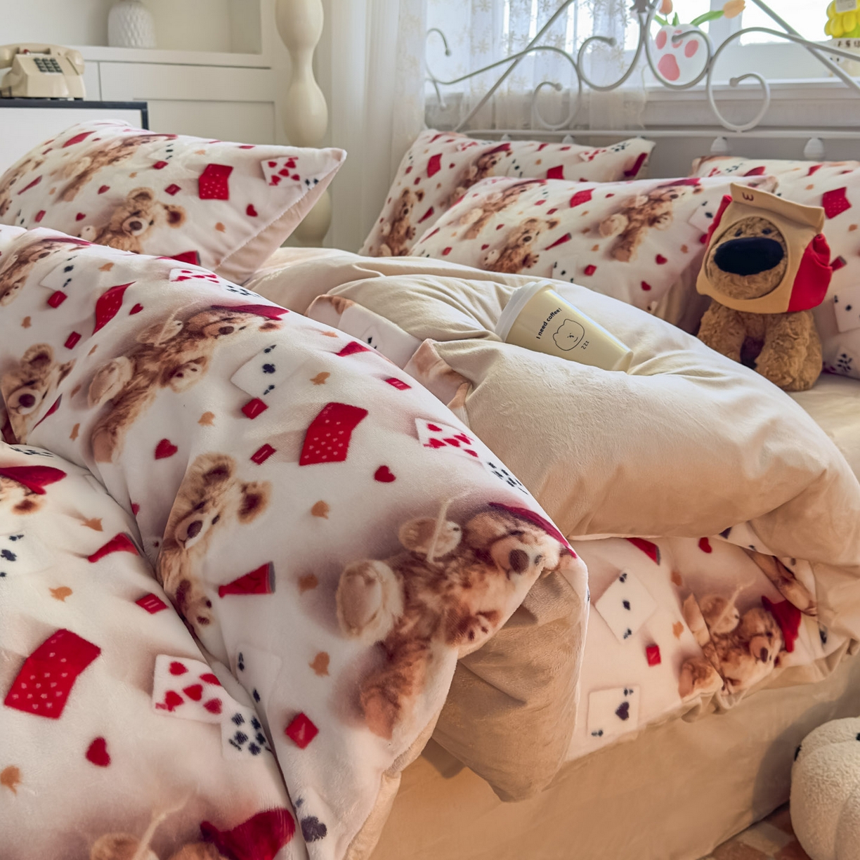 91家纺网 家纺一手货源 找家纺 潮邦创意家居 2025新款5D数码牛奶绒印花系列四件套 卡牌熊