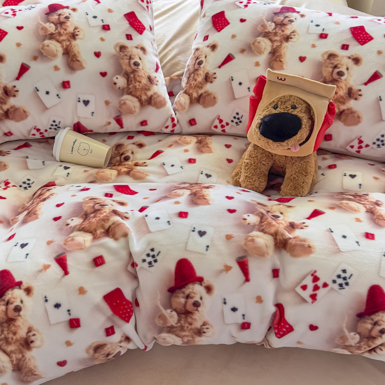 91家纺网 家纺一手货源 找家纺 潮邦创意家居 2025新款5D数码牛奶绒印花系列四件套 卡牌熊