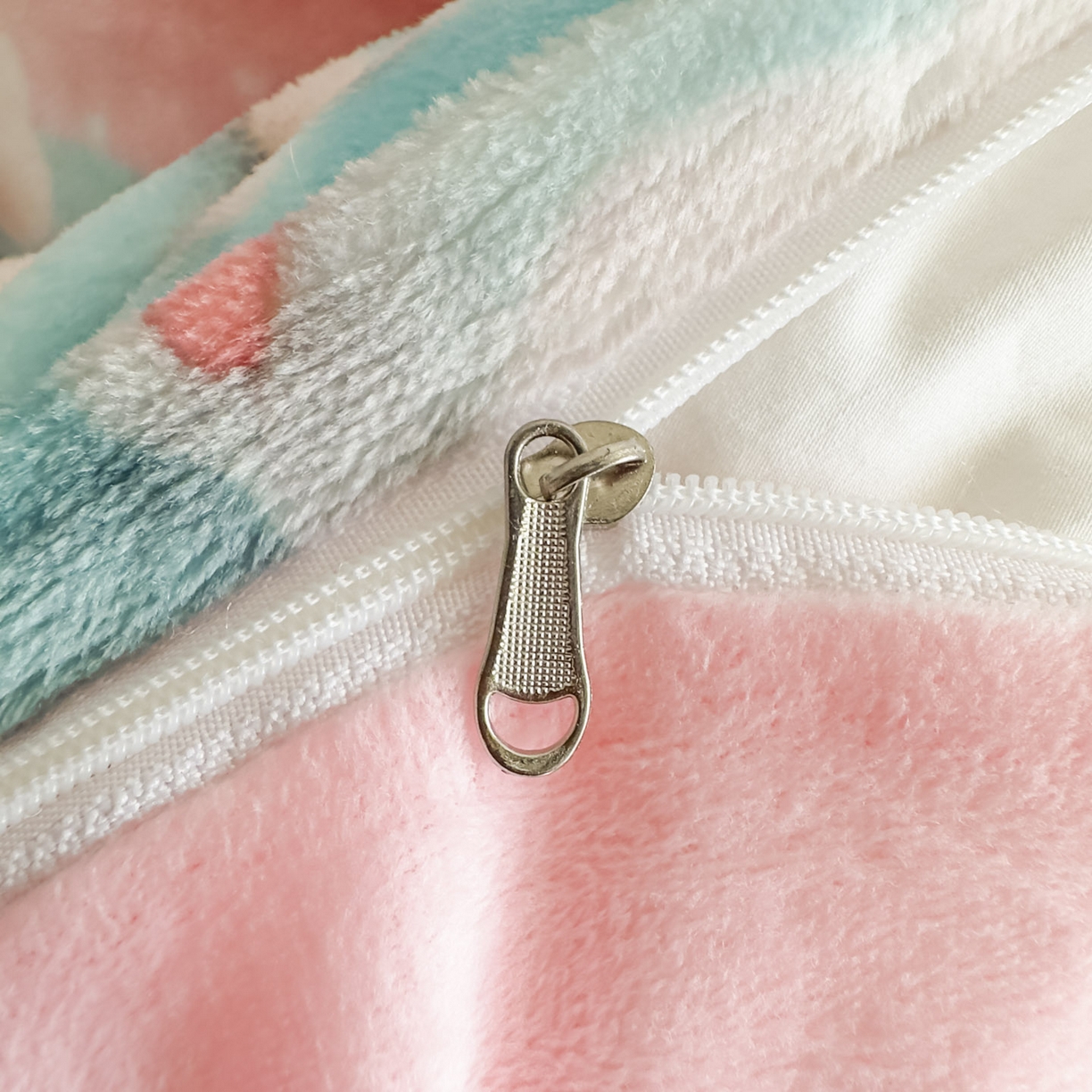 91家纺网 家纺一手货源 找家纺 潮邦创意家居 2025新款5D数码牛奶绒印花系列四件套 糖宝