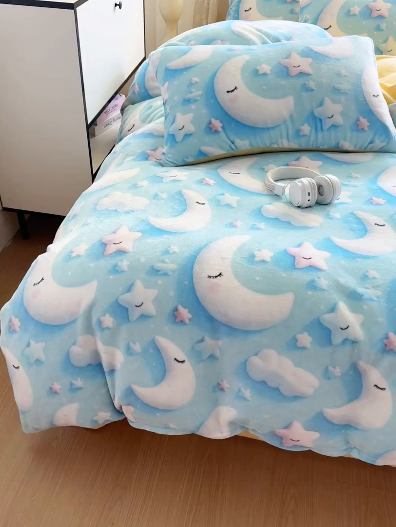 91家纺网 家纺一手货源 找家纺 潮邦创意家居 2025新款5D数码牛奶绒印花系列四件套 新月