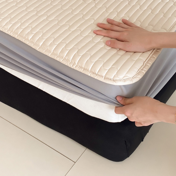 91家纺网 家纺一手货源 找家纺 （总）由有家居 2025新品50S双股全棉长绒棉刺绣绗缝夹棉床笠床垫保护罩三件套