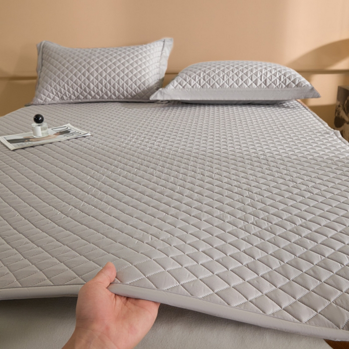 91家纺网 家纺一手货源 找家纺 （总）由有家居 2025新品60S全棉长绒棉绗缝夹棉大豆纤维床垫床褥平铺款床笠款三件套