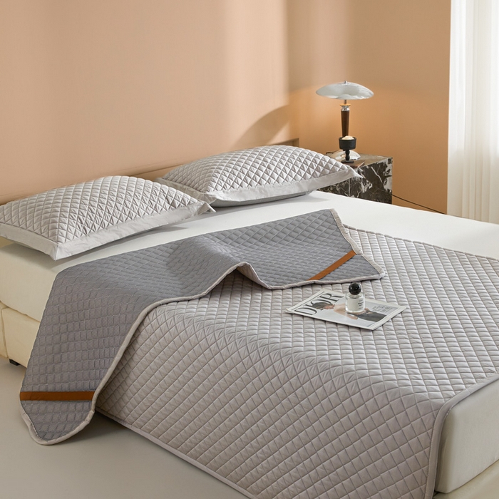 91家纺网 家纺一手货源 找家纺 由有家居 2025新品60S全棉长绒棉绗缝夹棉大豆纤维床垫床褥平铺款床笠款三件套 平铺-高级灰