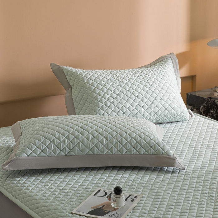 91家纺网 家纺一手货源 找家纺 由有家居 2025新品60S全棉长绒棉绗缝夹棉大豆纤维床垫床褥平铺款床笠款三件套 床笠-海盐绿