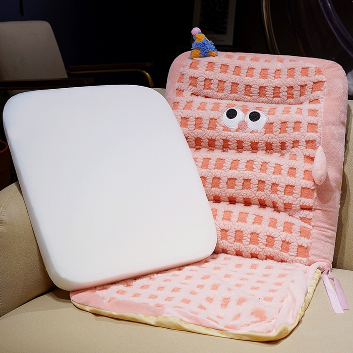 91家纺网 家纺一手货源 找家纺 仟亿莱 2025新款小怪兽羊羔绒横条连体坐垫 横条粉格小怪兽