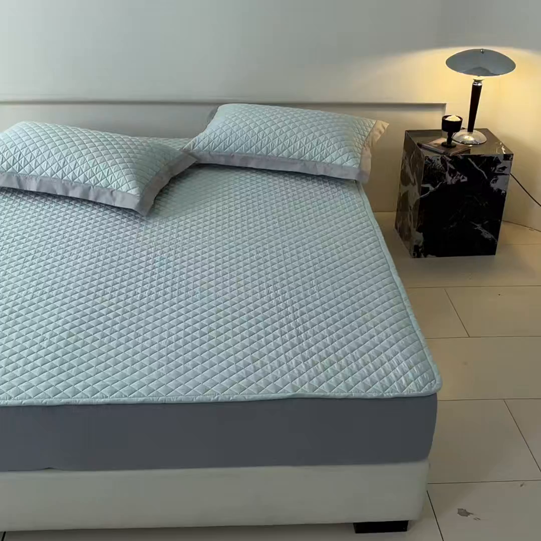 91家纺网 家纺一手货源 找家纺 由有家居 2025新品60S全棉长绒棉绗缝夹棉大豆纤维床垫床褥平铺款床笠款三件套 床笠-海盐绿