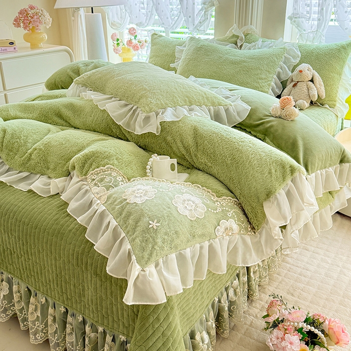 91家纺网 家纺一手货源 找家纺 （总）唐人居 2025新款高克重兔毛绒花边夹棉床盖四件套-满满爱