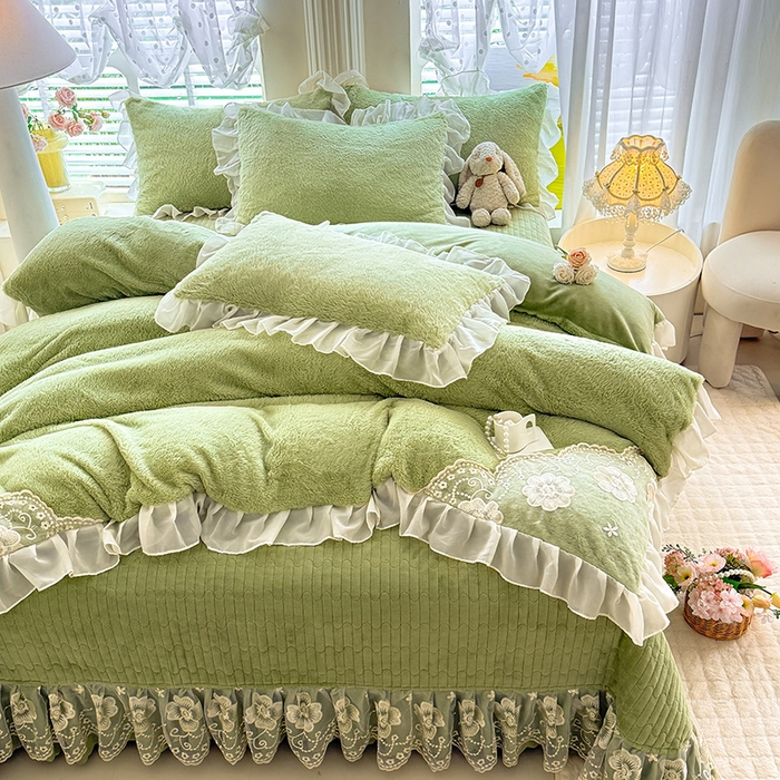 91家纺网 家纺一手货源 找家纺 （总）唐人居 2025新款高克重兔毛绒花边夹棉床盖四件套-满满爱