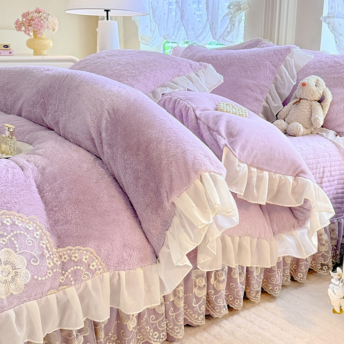 91家纺网 家纺一手货源 找家纺 唐人居 2025新款高克重兔毛绒花边夹棉床盖四件套-满满爱 满满爱-浅紫