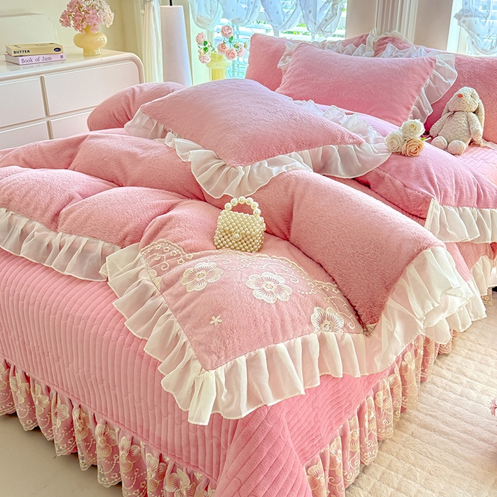 91家纺网 家纺一手货源 找家纺 唐人居 2025新款高克重兔毛绒花边夹棉床盖四件套-满满爱 满满爱-豆沙