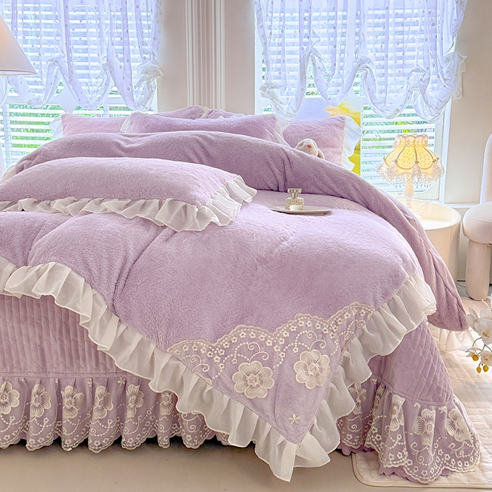 91家纺网 家纺一手货源 找家纺 唐人居 2025新款高克重兔毛绒花边夹棉床盖四件套-满满爱 满满爱-浅紫