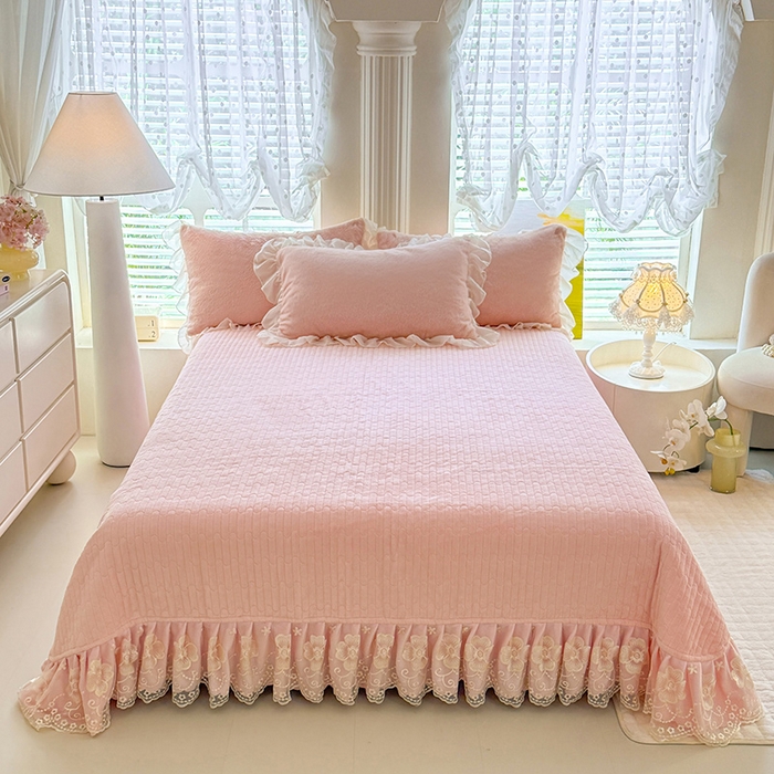 91家纺网 家纺一手货源 找家纺 唐人居 2025新款高克重兔毛绒花边夹棉床盖四件套-满满爱 满满爱-粉色