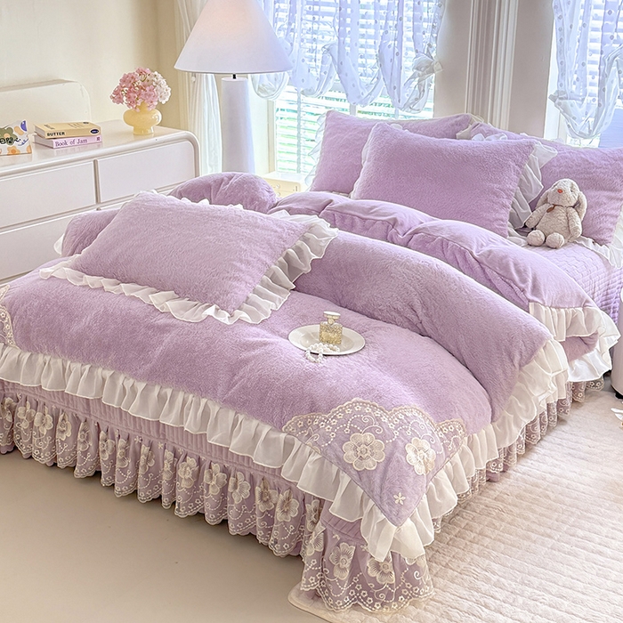 91家纺网 家纺一手货源 找家纺 唐人居 2025新款高克重兔毛绒花边夹棉床盖四件套-满满爱 满满爱-浅紫