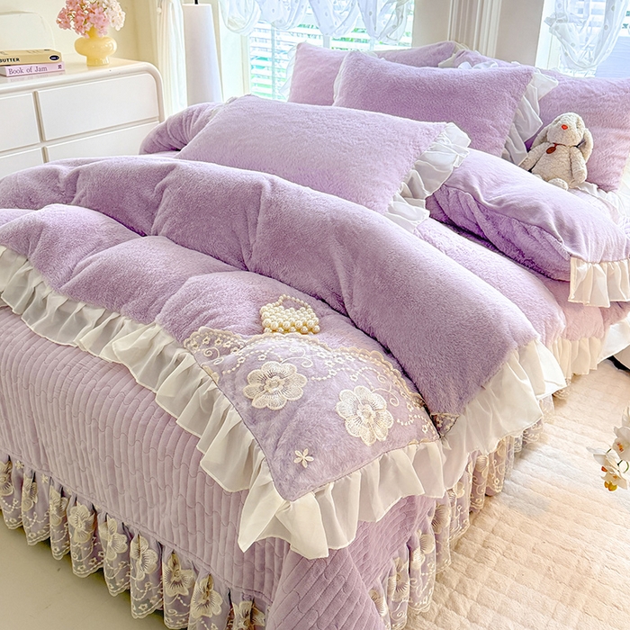 91家纺网 家纺一手货源 找家纺 唐人居 2025新款高克重兔毛绒花边夹棉床盖四件套-满满爱 满满爱-浅紫