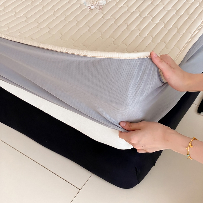 91家纺网 家纺一手货源 找家纺 由有家居 2025新品50S双股全棉长绒棉刺绣绗缝夹棉床笠床垫保护罩三件套 舒芙蕾