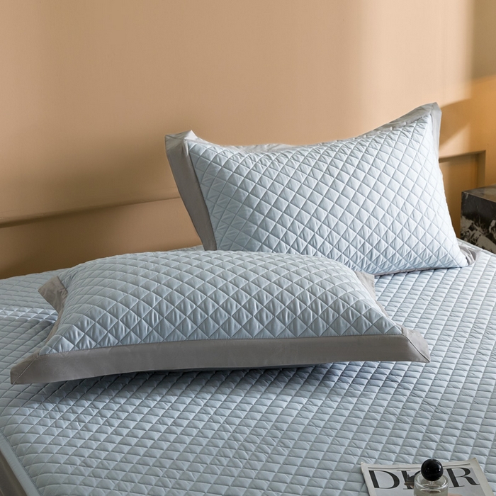 91家纺网 家纺一手货源 找家纺 由有家居 2025新品60S全棉长绒棉绗缝夹棉大豆纤维床垫床褥平铺款床笠款三件套 床笠-天清蓝