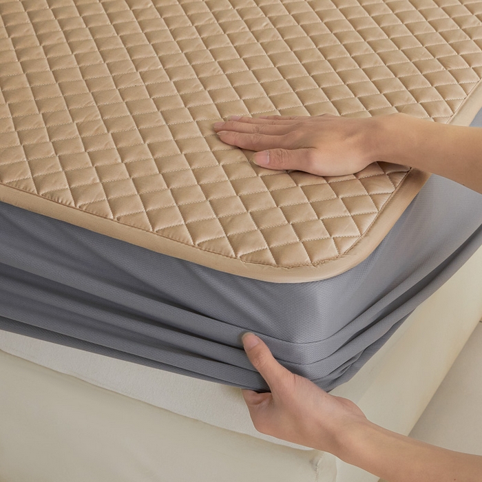 91家纺网 家纺一手货源 找家纺 由有家居 2025新品60S全棉长绒棉绗缝夹棉大豆纤维床垫床褥平铺款床笠款三件套 床笠-香槟咖