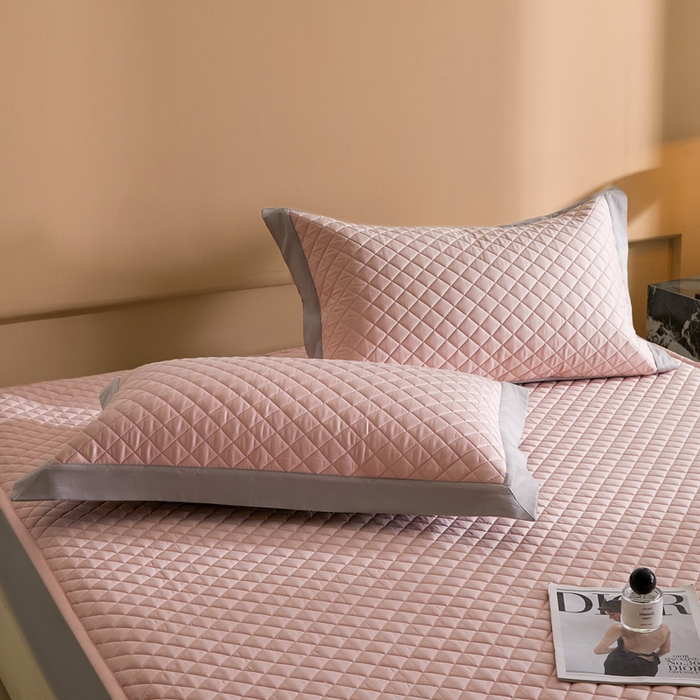 91家纺网 家纺一手货源 找家纺 由有家居 2025新品60S全棉长绒棉绗缝夹棉大豆纤维床垫床褥平铺款床笠款三件套 床笠-樱花粉