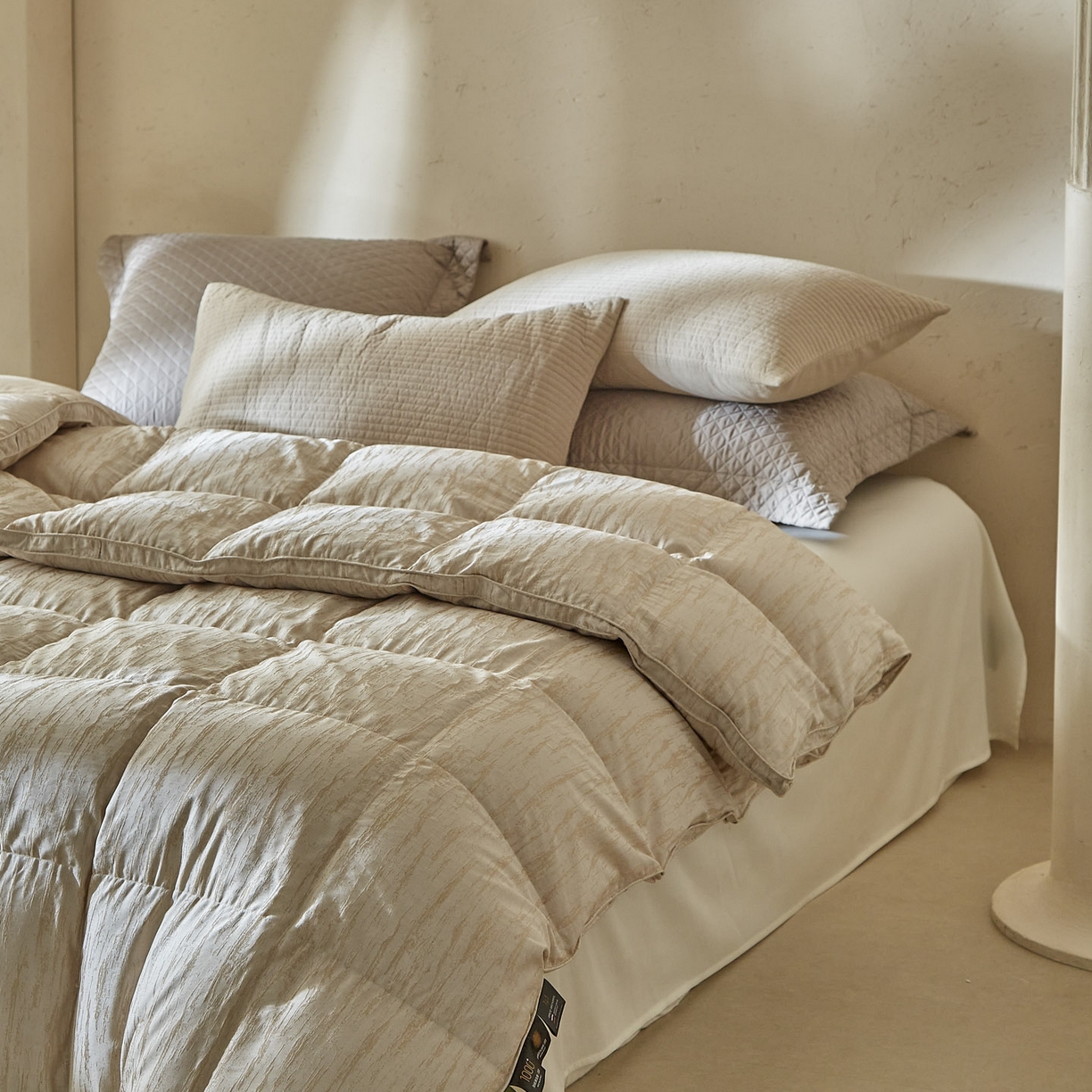 91家纺网 家纺一手货源 找家纺 暖羽屋羽绒馆 2025新款国标 95白鹅绒塞纳河畔羽绒被子  鹅绒被芯 双人冬被 春秋被 塞纳河畔 米色