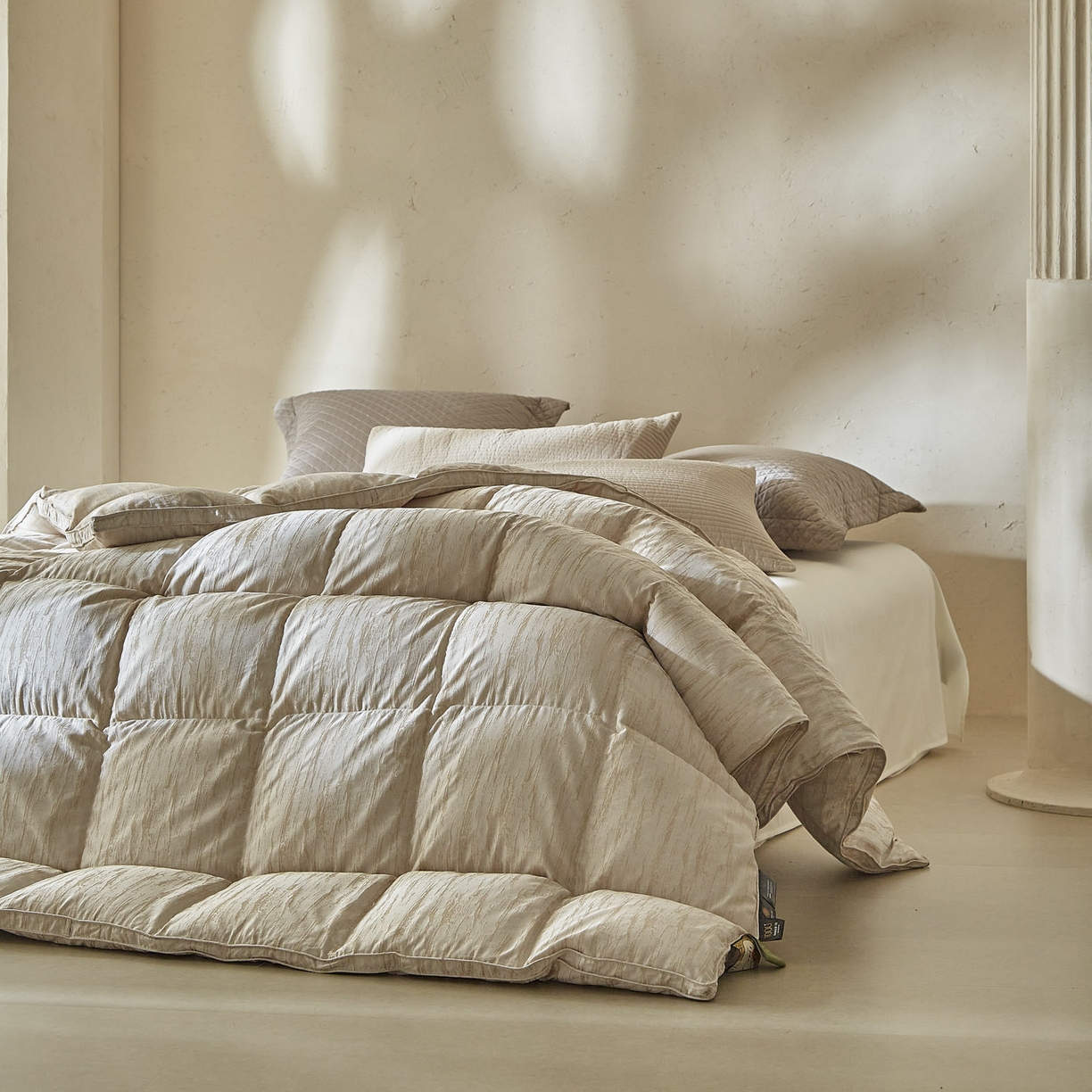 91家纺网 家纺一手货源 找家纺 暖羽屋羽绒馆 2025新款国标 95白鹅绒塞纳河畔羽绒被子  鹅绒被芯 双人冬被 春秋被 塞纳河畔 米色