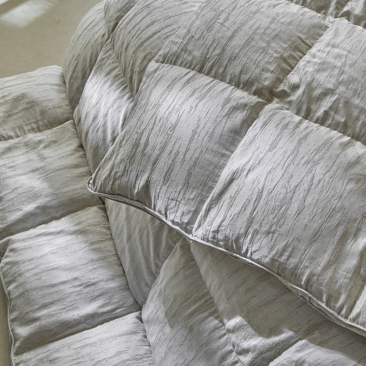 91家纺网 家纺一手货源 找家纺 暖羽屋羽绒馆 2025新款国标 95白鹅绒塞纳河畔羽绒被子  鹅绒被芯 双人冬被 春秋被 塞纳河畔 云灰