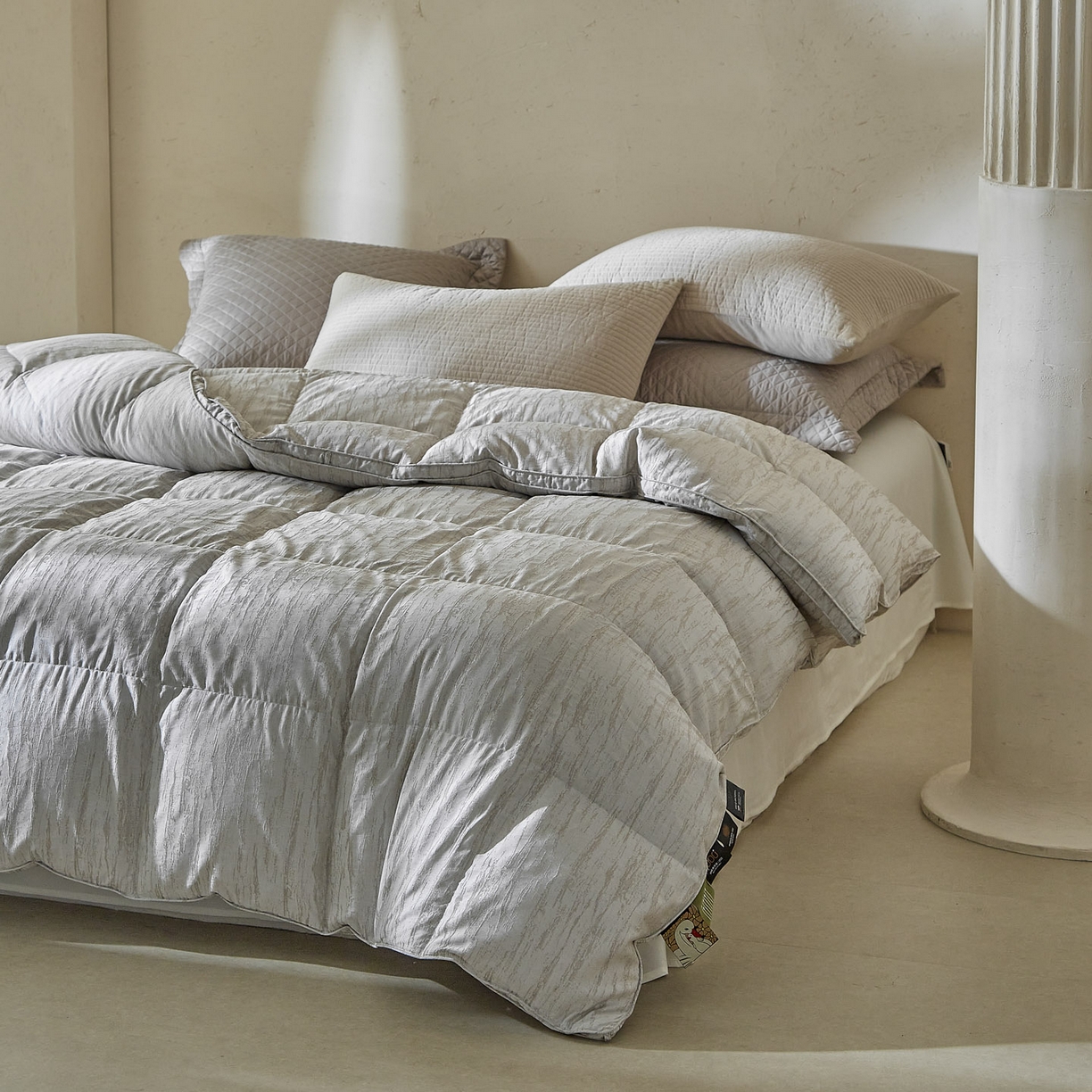 91家纺网 家纺一手货源 找家纺 暖羽屋羽绒馆 2025新款国标 95白鹅绒塞纳河畔羽绒被子  鹅绒被芯 双人冬被 春秋被 塞纳河畔 云灰