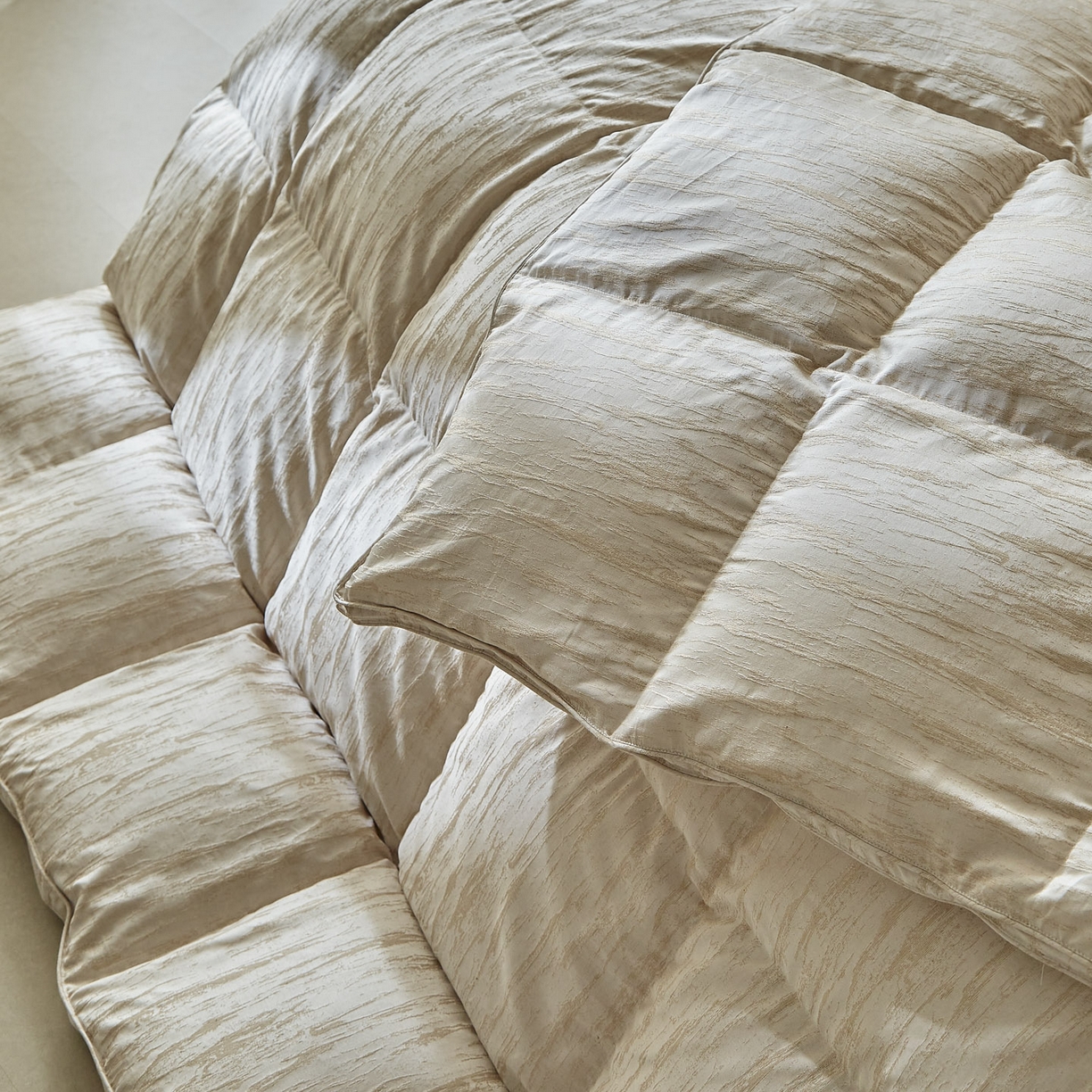 91家纺网 家纺一手货源 找家纺 暖羽屋羽绒馆 2025新款国标 95白鹅绒塞纳河畔羽绒被子  鹅绒被芯 双人冬被 春秋被 塞纳河畔 米色