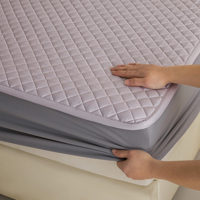 91家纺网 家纺一手货源 找家纺 由有家居 2025新品60S全棉长绒棉绗缝夹棉大豆纤维床垫床褥平铺款床笠款三件套 平铺-莫奈紫