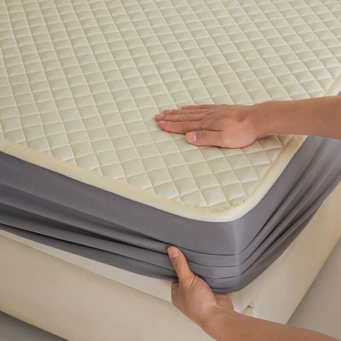 91家纺网 家纺一手货源 找家纺 由有家居 2025新品60S全棉长绒棉绗缝夹棉大豆纤维床垫床褥平铺款床笠款三件套 平铺-奶油米