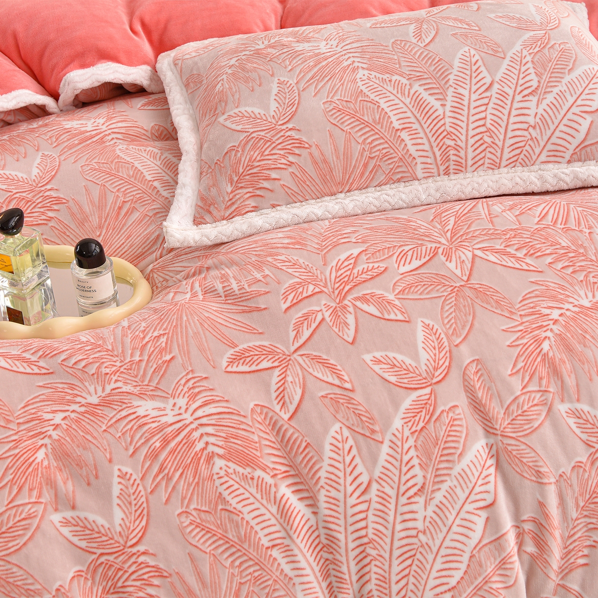 91家纺网 家纺一手货源 找家纺 董成龙家纺 2025新款直播爆款牛奶绒四件套雕花压线款法莱绒四件套11 初语-浅豆沙