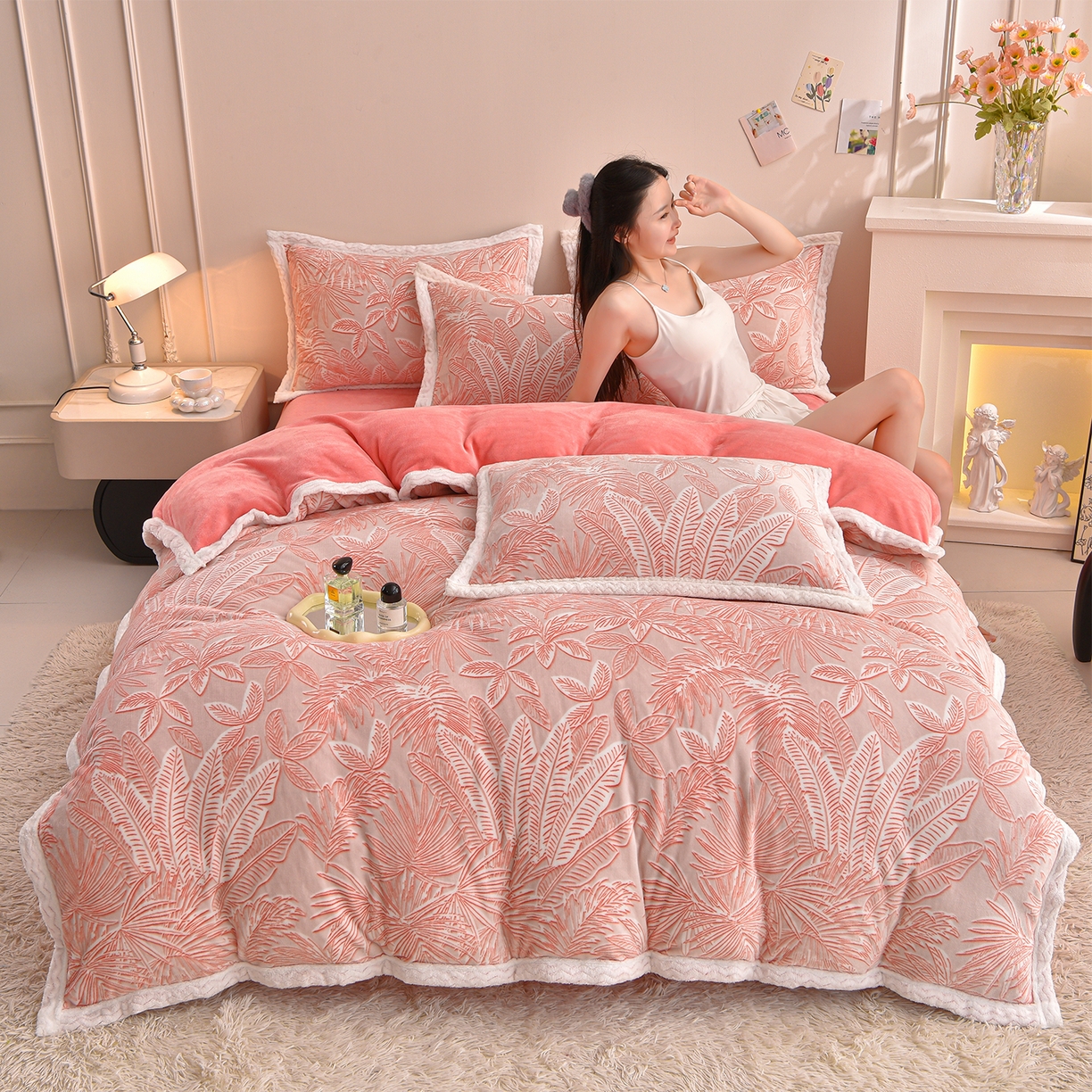 91家纺网 家纺一手货源 找家纺 董成龙家纺 2025新款直播爆款牛奶绒四件套雕花压线款法莱绒四件套11 初语-浅豆沙