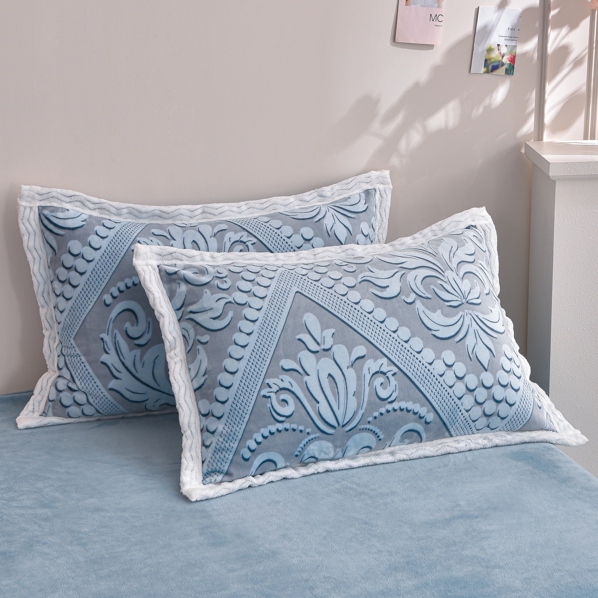 91家纺网 家纺一手货源 找家纺 董成龙家纺 2025新款直播爆款牛奶绒四件套雕花压线款法莱绒四件套11 欧式花-海蓝